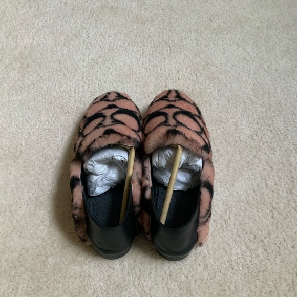 COACH HOLLY SHEARLING PINK AND BLACK LOGO SLIPPERS - Picture 9 of 16